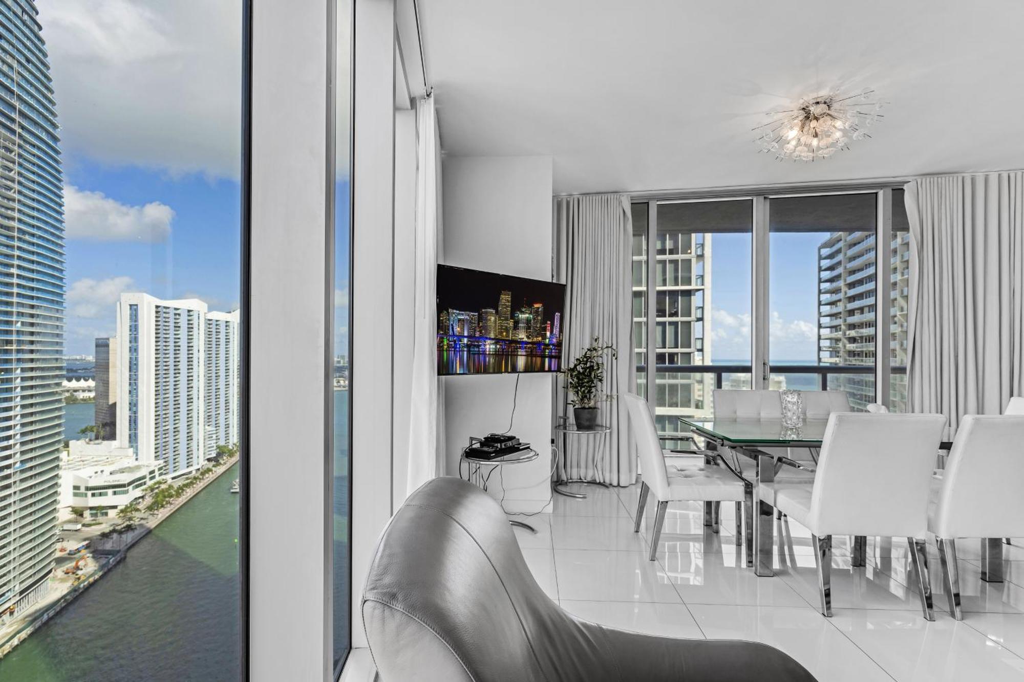 Luxurious Condo At Icon With Views Miami Extérieur photo