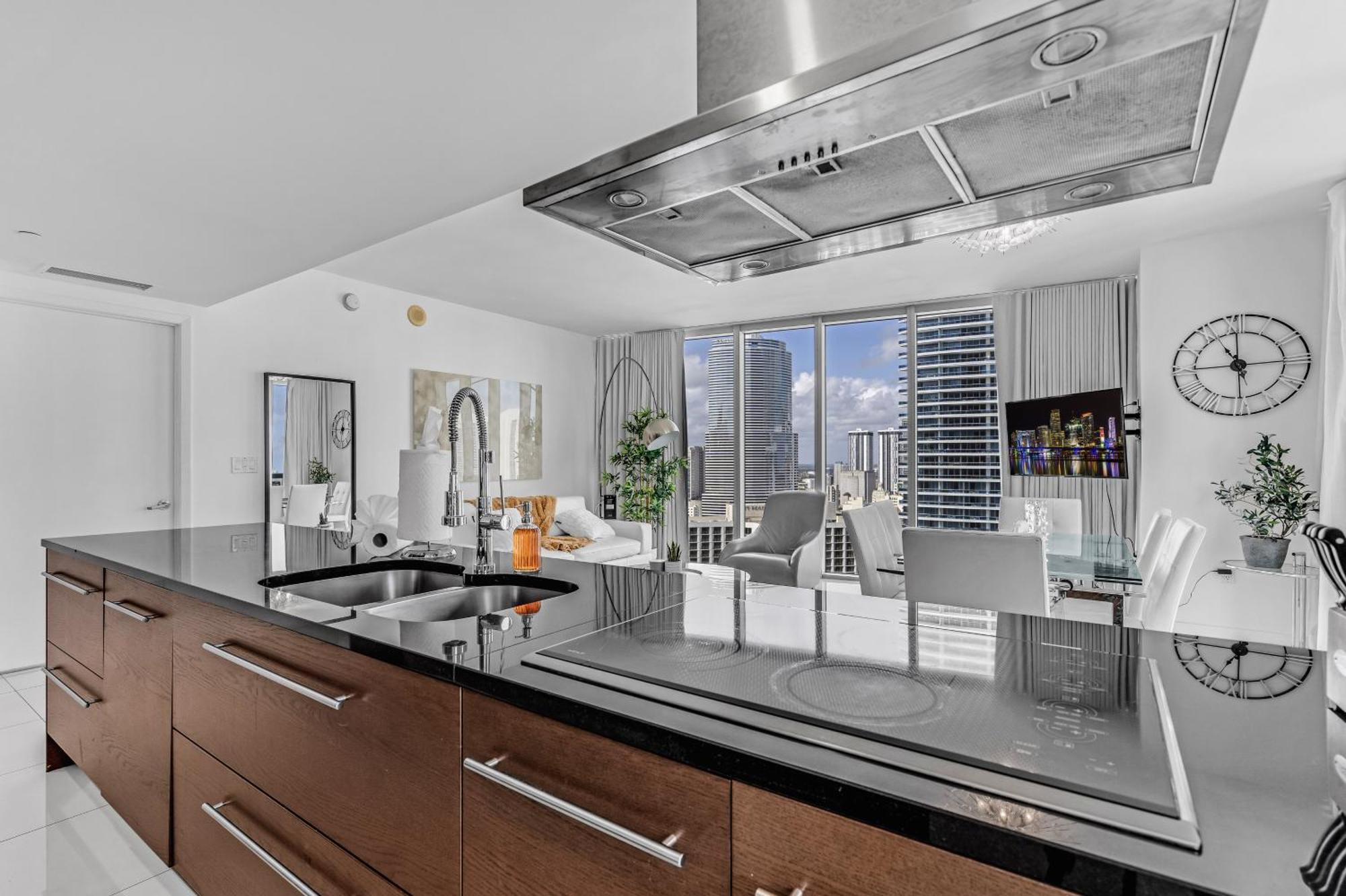 Luxurious Condo At Icon With Views Miami Extérieur photo