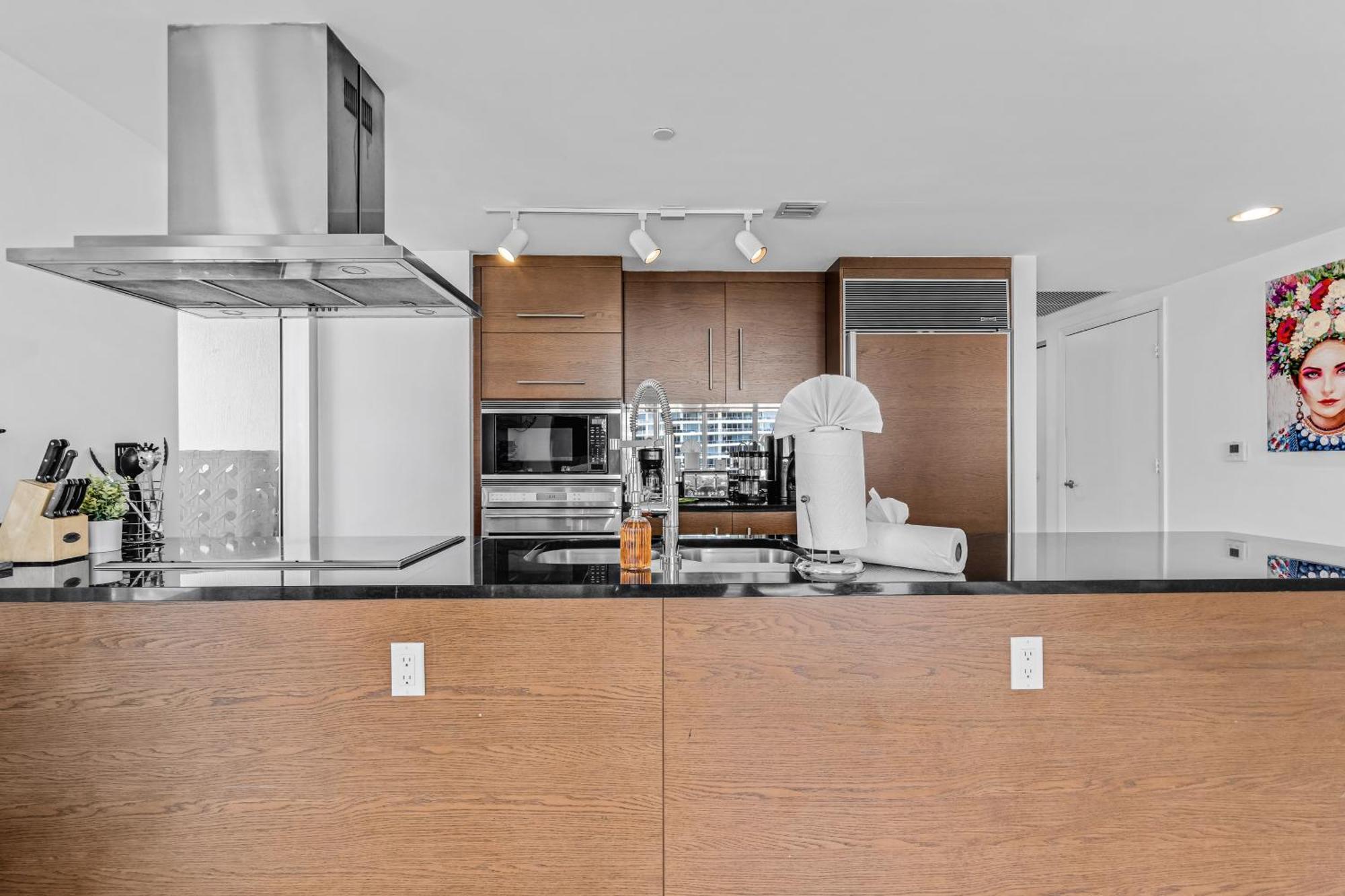 Luxurious Condo At Icon With Views Miami Extérieur photo
